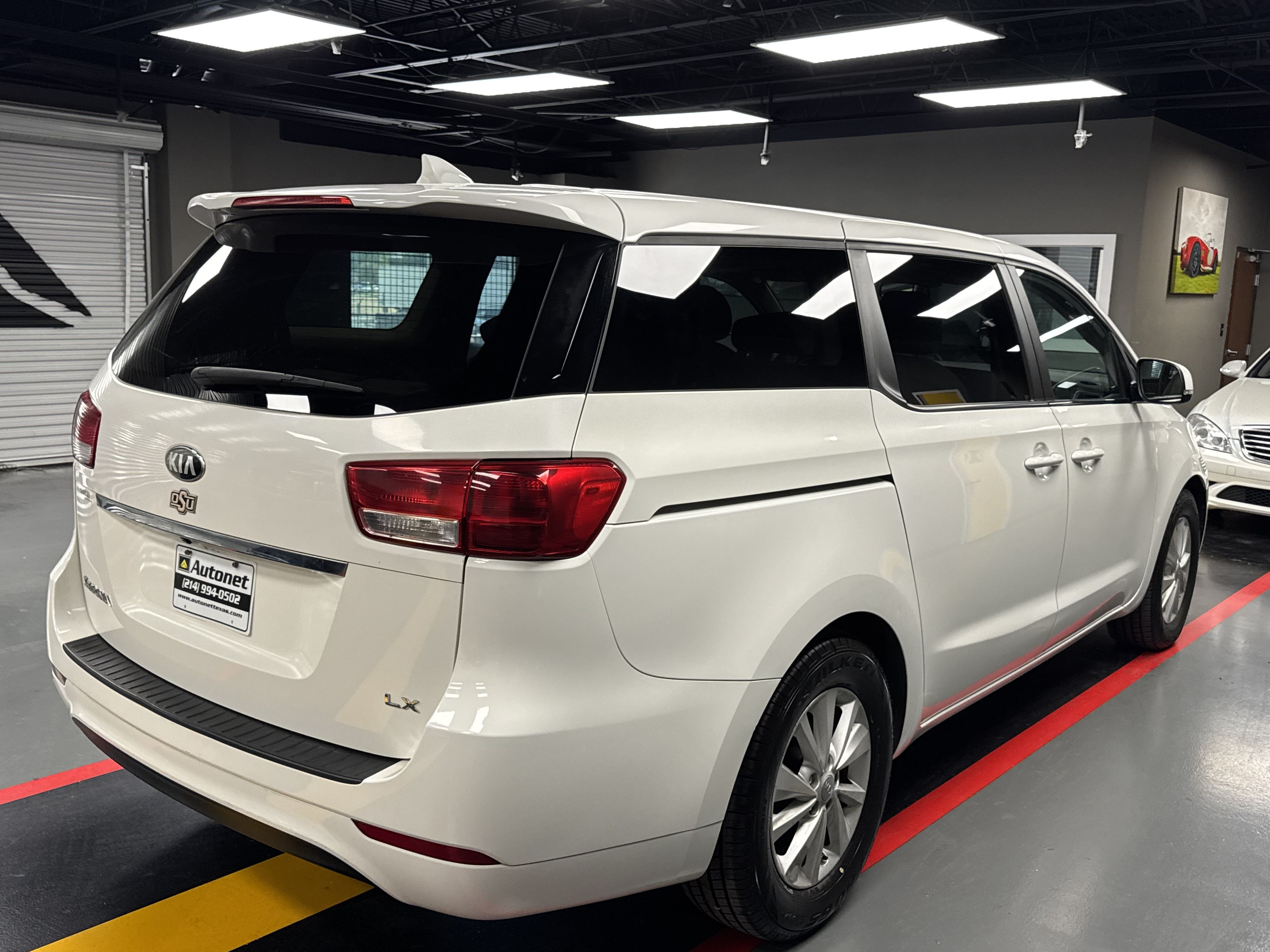 Used 2017 Kia Sedona LX FWD image 6
