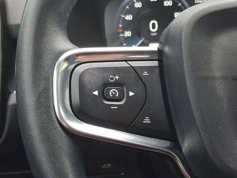 Used 2019 Volvo XC40 T5 Momentum AWD/4WD image 22