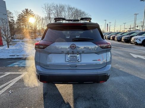 Used 2025 Nissan Rogue SV image 4