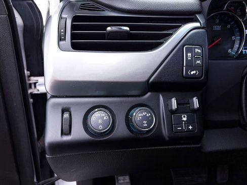 Used 2018 Chevrolet Tahoe LT w/ Luxury Package AWD/4WD image 5