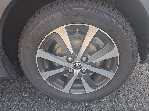 Used 2018 Toyota Prius C Two w/ Carpet Mat Package FWD image 7