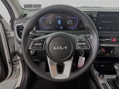 Used 2024 Kia Seltos LX AWD/4WD image 3