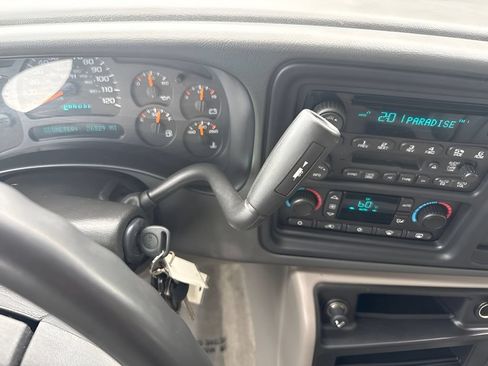 Used 2005 GMC Yukon XL SLT w/ SLT Preferred Equipment Group RWD image 18