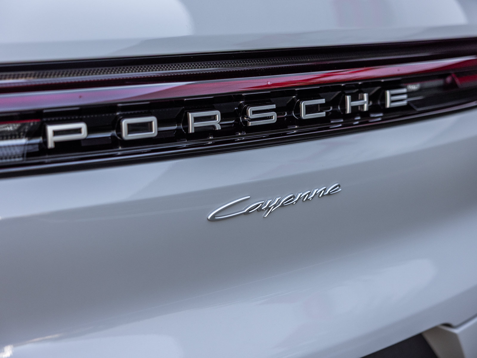 Certified 2025 Porsche Cayenne AWD/4WD image 28