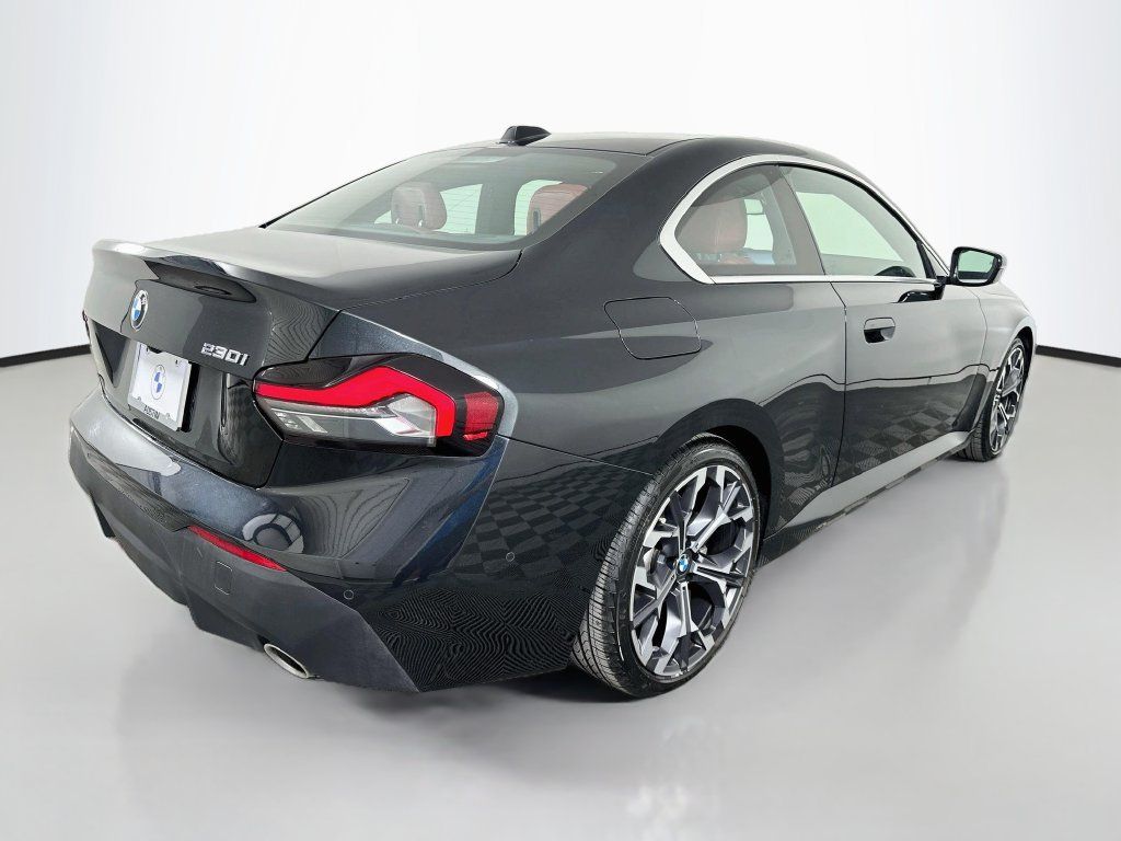 Used 2025 BMW 230i Coupe w/ M Sport Package RWD image 5