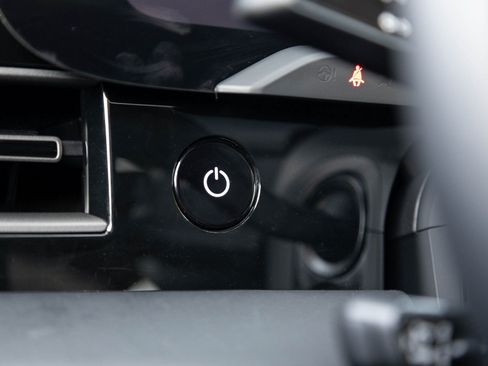 Certified 2025 Porsche Taycan image 17