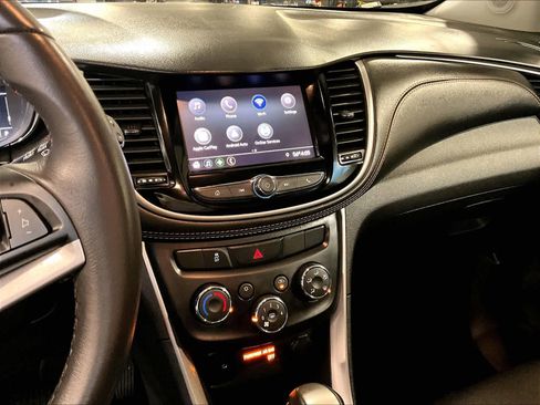 Used 2022 Chevrolet Trax LT w/ LT Convenience Package image 19