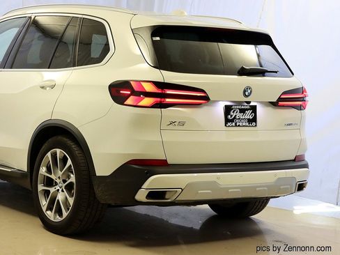 Used 2026 BMW X5 xDrive50e w/ Climate Comfort Package image 8