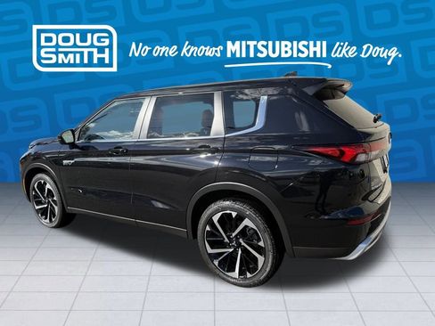 New 2025 Mitsubishi Outlander SE image 2