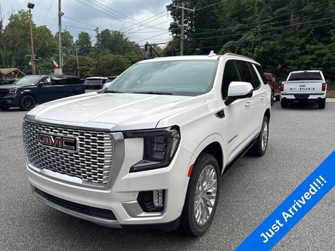 Used 2024 GMC Yukon Denali w/ Advanced Technology Package AWD/4WD image 3