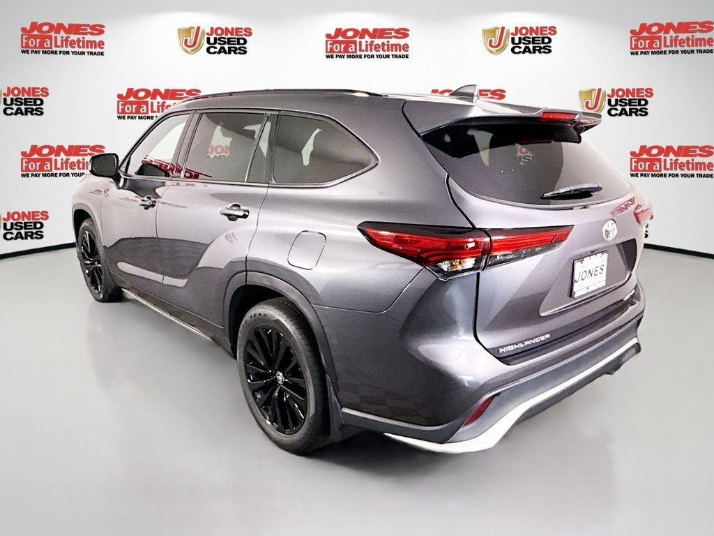 Used 2023 Toyota Highlander XSE AWD/4WD image 2