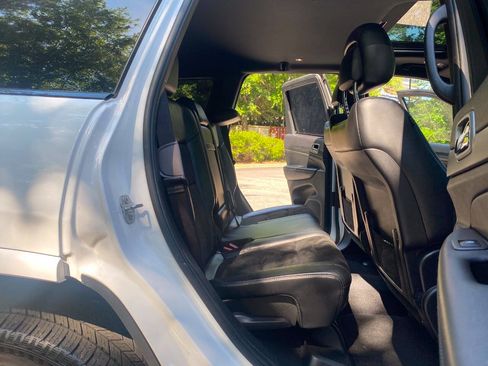 Used 2019 Jeep Grand Cherokee Altitude AWD/4WD image 51