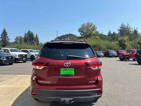Used 2019 Toyota Highlander SE AWD/4WD image 9