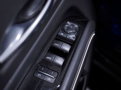 Used 2023 Cadillac Escalade Premium Luxury image 17