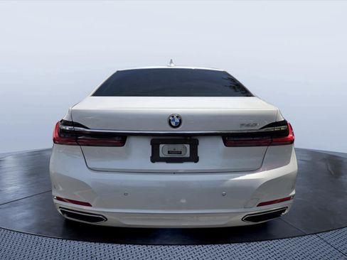 Used 2020 BMW 740i w/ Premium Package RWD image 3