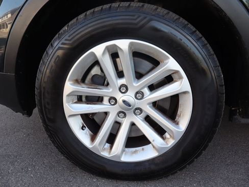 Used 2014 Ford Explorer XLT w/ Equipment Group 202A AWD/4WD image 43
