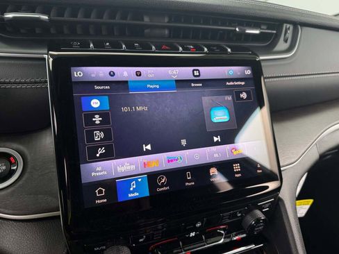 New 2025 Jeep Grand Cherokee Limited w/ Black Appearance Package image 30