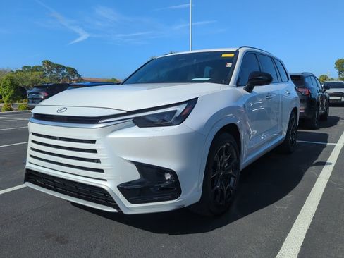 Used 2024 Lexus TX 500h AWD w/ Technology Package image 4