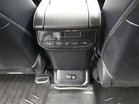 Used 2022 Toyota Highlander XLE image 24