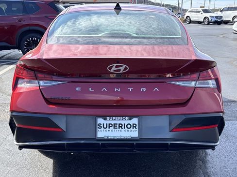 Used 2024 Hyundai Elantra SEL w/ Convenience Package image 4