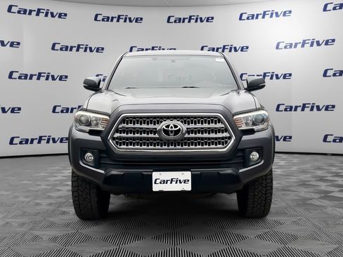 Used 2016 Toyota Tacoma TRD Off-Road w/ Towing Package AWD/4WD image 9