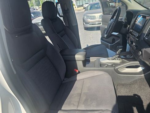 Used 2024 Nissan Frontier SV w/ SV Convenience Package RWD image 13