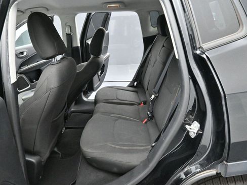 Used 2018 Jeep Compass Sport FWD image 24