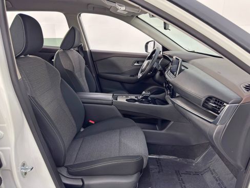 Used 2023 Nissan Rogue SV FWD image 14