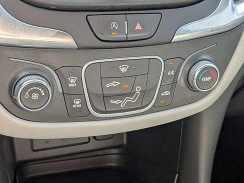 Used 2023 Chevrolet Equinox LS w/ LS Convenience Package FWD image 23