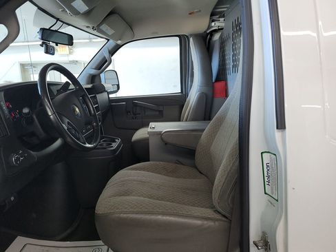 Used 2022 Chevrolet Express 2500 w/ Driver Convenience Package image 4