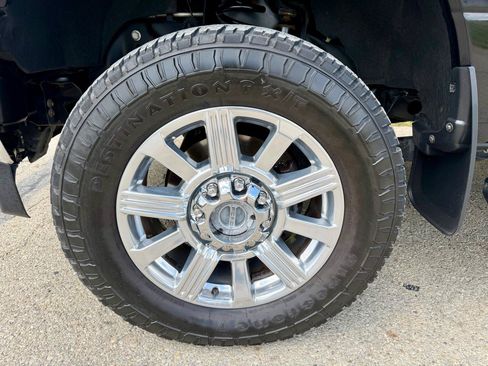 Used 2019 Ford F250 Lariat w/ Lariat Ultimate Package AWD/4WD image 12