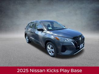 New 2025 Nissan Kicks Play S video 3