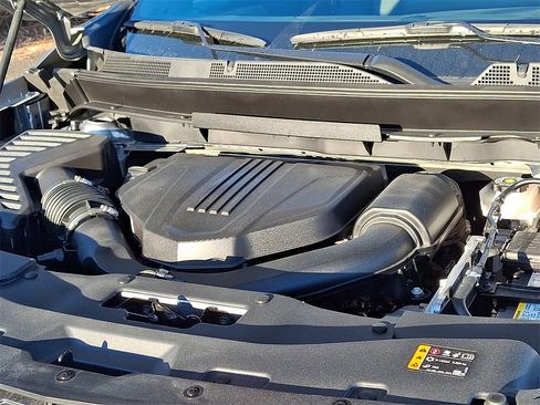 Certified 2025 Chevrolet Traverse LT image 30