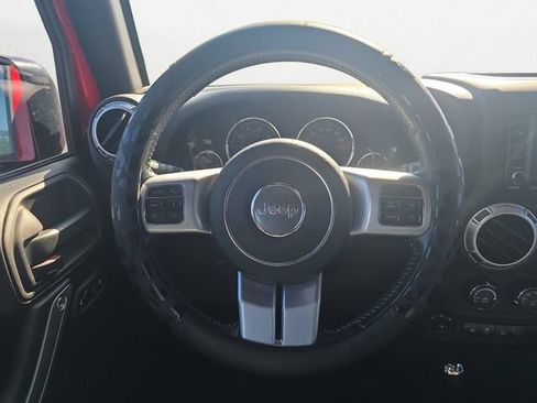 Used 2016 Jeep Wrangler Unlimited Rubicon AWD/4WD image 12