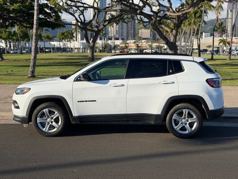 Used 2024 Jeep Compass Latitude AWD/4WD image 2