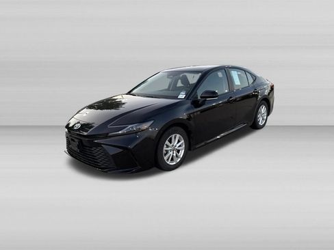 Used 2025 Toyota Camry LE FWD image 12