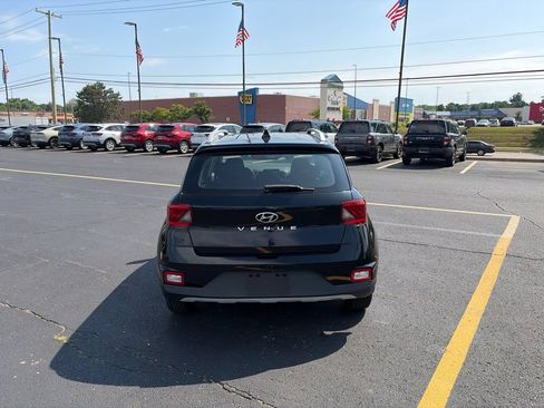 Used 2020 Hyundai Venue SEL FWD image 6