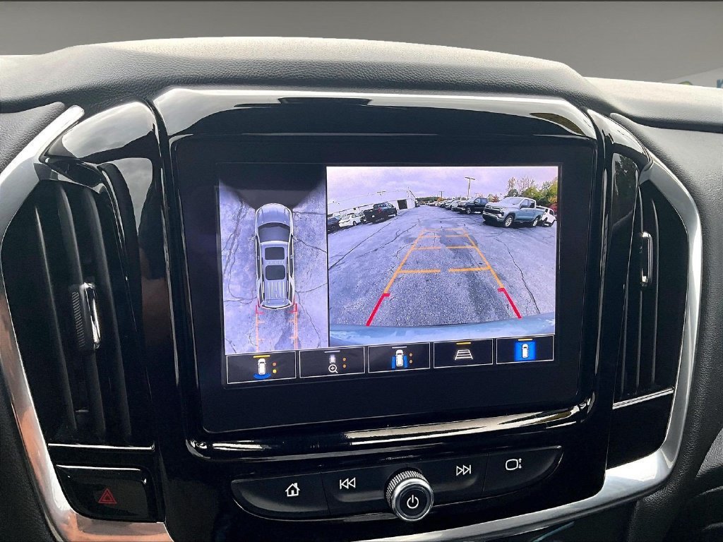 Used 2023 Chevrolet Traverse RS AWD/4WD image 19