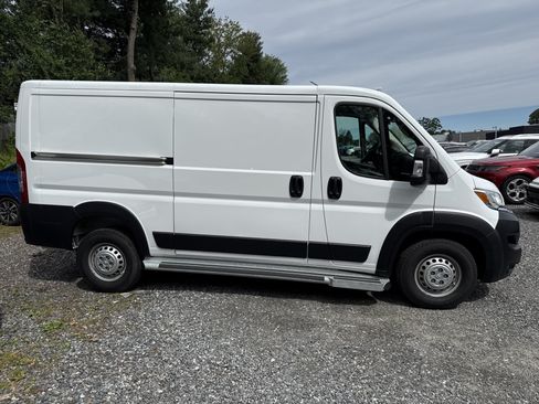 Used 2025 RAM ProMaster 2500 w/ U-Haul Equipment Group FWD image 8