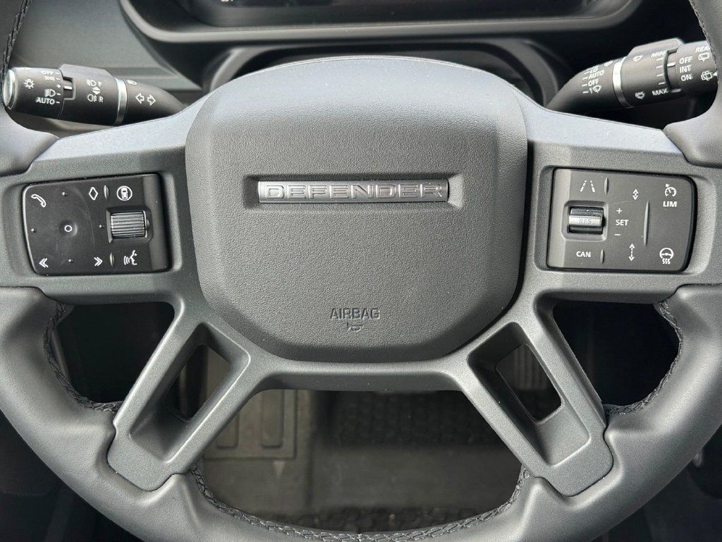 Used 2026 Land Rover Defender 110 X-Dynamic SE AWD/4WD image 11