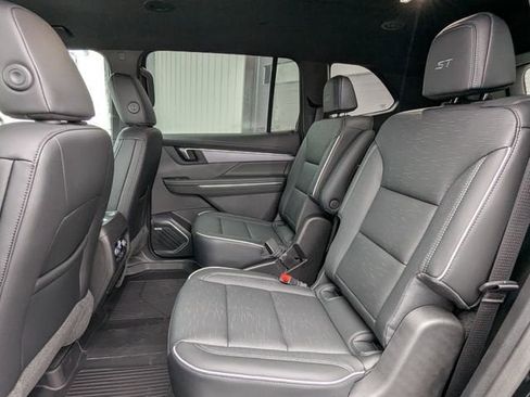 New 2026 Buick Enclave Sport Touring w/ LPO, Floor Liner Package image 3