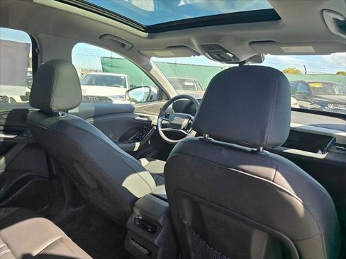 New 2025 Audi Q6 e-tron Premium image 16