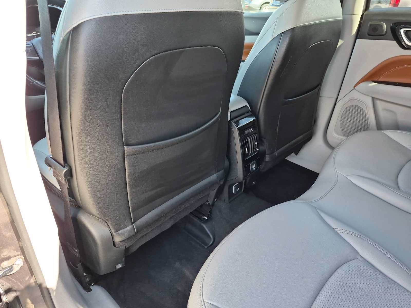 Used 2022 Jeep Compass Limited w/ Sun and Sound Group AWD/4WD image 18