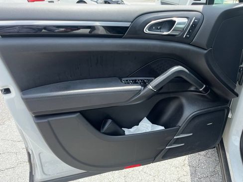 Used 2017 Porsche Cayenne AWD/4WD image 8