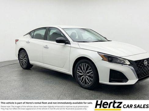 Used 2025 Nissan Altima 2.5 SV image 1