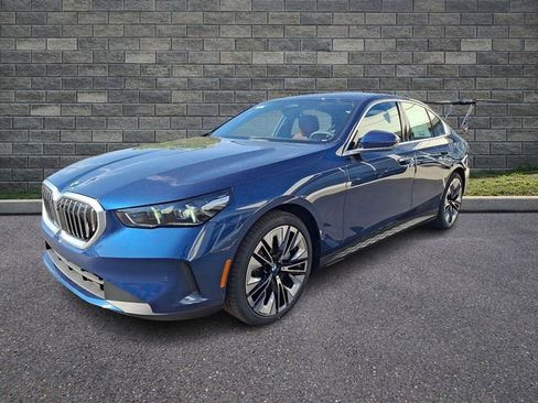 New 2026 BMW 540i xDrive w/ Premium Package AWD/4WD image 3