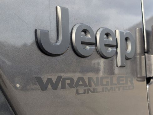 Used 2021 Jeep Wrangler Unlimited Sahara image 40