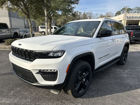 New 2025 Jeep Grand Cherokee Limited w/ Black Appearance Package image 3