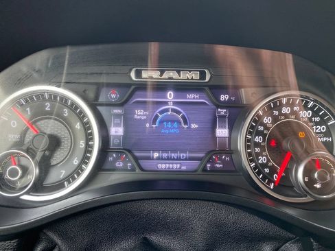Used 2019 RAM 1500 Laramie AWD/4WD image 16
