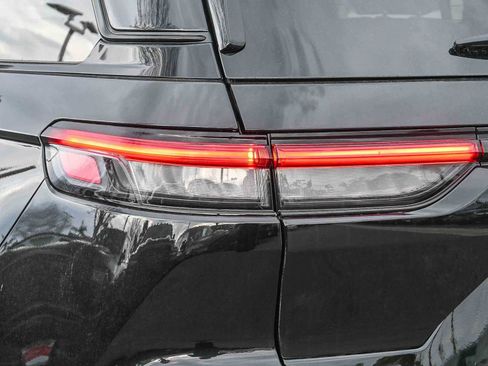 New 2025 Jeep Grand Cherokee Altitude image 7